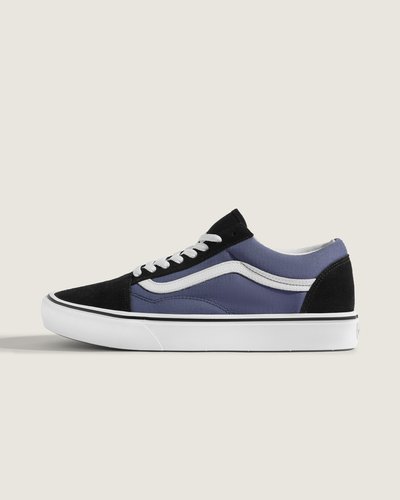 Estação’77: Sinta algo novo. O Old Skool foi o primeiro design de calçado a apresentar a famosa Sidestripe da Vans, embora, na época, fosse apenas um rabisco aleatório desenhado pelo fundador Paul Van Doren. Desde o seu lançamento em 1977, esta silhueta de cano baixo se consolidou como um ícone no skate, na música e na moda. De skatistas de rua e punks dos anos 90 a lendas do hip hop e da moda atuais, o Tênis Old Skool Comfycush Navy White tem sido consistentemente o tênis preferido dos criativos que fazem as coisas do seu próprio jeito.