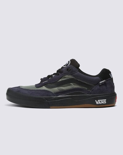 Destaque-se dos demais e se supere. Projetado desde o início com a contribuição de skatistas que sabem o que significa ultrapassar os limites de estilo e progressão, o Tênis Skate Wayvee Midnight Navy tem uma construção de cabedal totalmente nova que incorpora “quarters” de tela translúcida reforçados para maior respirabilidade e flexibilidade. Equipado com camada de reforço Duracap™ para durabilidade, acabamento interno com LuxLiner™ para ajuste firme. O modelo possui solado Wafflecup™ que dá aos skatistas o apoio de sola e entressola de que precisam e a sensação vulcanizada do shape que exigem, oferecendo uma durabilidade incrível e amortecimento máximo de impacto. 

Características do produto:
• Cabedal novo: O cabedal em camurça, couro e tela translúcida oferecem durabilidade e respirabilidade, enquanto um sistema de amarração atualizado feito de ghillie e ilhoses reforçados criam proteção extra ao cadarço. • Maior durabilidade: As camadas de reforço Duracap™ oferecem durabilidade extra onde os skatistas mais precisam • Ajuste firme: A forração interna LuxLiner™ oferece ajuste consistente durante a vida do tênis. • Construção Wafflecup: O solado Wafflecup™ mais expressivo visualmente é o melhor dos dois mundos, oferecendo sensação superior do shape, apoio máximo e durabilidade. 
• Amortecimento Popcush: O melhor amortecimento e proteção contra impacto. As palmilhas Popcush™ com retorno de energia protegem seus pés enquanto ajudam a reduzir o cansaço das pernas, para sessões mais longas de skate.