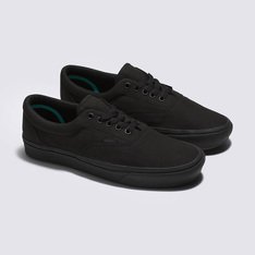 Quando os clássicos se unem ao conforto

A Vans renovou a silhueta clássica do Era  introduzindo a tecnologia ComfyCush: uma sola mais macia e acolchoada que oferece ao ComfyCush Era um ajuste sem igual que faz com que pareça que estamos andando nas nuvens. 

Apresentando uma construção co-moldada de espuma e borracha para a combinação perfeita de conforto e aderência, com o Classic ComfyCush Era é possível se sentir confortável o tempo todo, mantendo a estética atemporal do nosso icônico calçado de cadarço. Esse visual tradicional também é equipado com solas de borracha que proporcionam durabilidade e tração, interiores simplificados de peça única com maior suporte no arco e forro com material que absorvente a umidade em todo o interior do calçado. 

Junto com o cabedal de lona de 170g que se concentra na estabilização da lingueta, o Classic ComfyCush Era confere um toque retrô aos estilos esportivos da Vans do início dos anos 1990 e oferece uma experiência em que o conforto é vital.

• Construído  com uma peça única para oferecer um ajuste confortável
• Espuma ComfyCush da Vans que oferece mais conforto
• Maior suporte no arco
• Solas de borracha que oferecem maior durabilidade e tração
• Cabedais de lona de 170g com foco na estabilização da lingueta
• Forro com materiais que absorvem a umidade