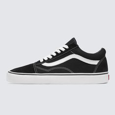 Em 1977, o tênis Old Skool, originalmente nomeado de Vans #36 foi lançado sendo o primeiro a conter a icônica sidestripe na lateral. O que começou como um rabisco de Paul Van Doren, originalmente chamado de “Jazz Stripe”, se tornou um dos ícones da marca Vans. O Tênis Old Skool Black White é um tênis de cano baixo com cadarço que possui cabedal de lona têxtil e camurça resistente na cor preta, sidestripe em couro branco e viras laterais borracha na cor branca com biqueiras reforçadas para suportar o desgaste por repetição, cano acolchoado para dar suporte e flexibilidade e a clássica sola de borracha waffle vulcanizada exclusiva Vans.