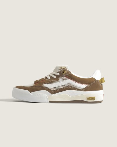 <p>O Wayvee 2.0 foi criado para skatistas que exigem desempenho e estilo. Evoluindo de seu design original, este modelo atualizado refina elementos-chave para oferecer uma experiência de skate de nível superior. Apresentando malha respirável, um painel de proteção contra lama durável e a construção Wafflecup exclusiva da Vans, o Tênis Wayvee 2.0 Skate Brown combina tecnologia de ponta com estética atemporal.</p>