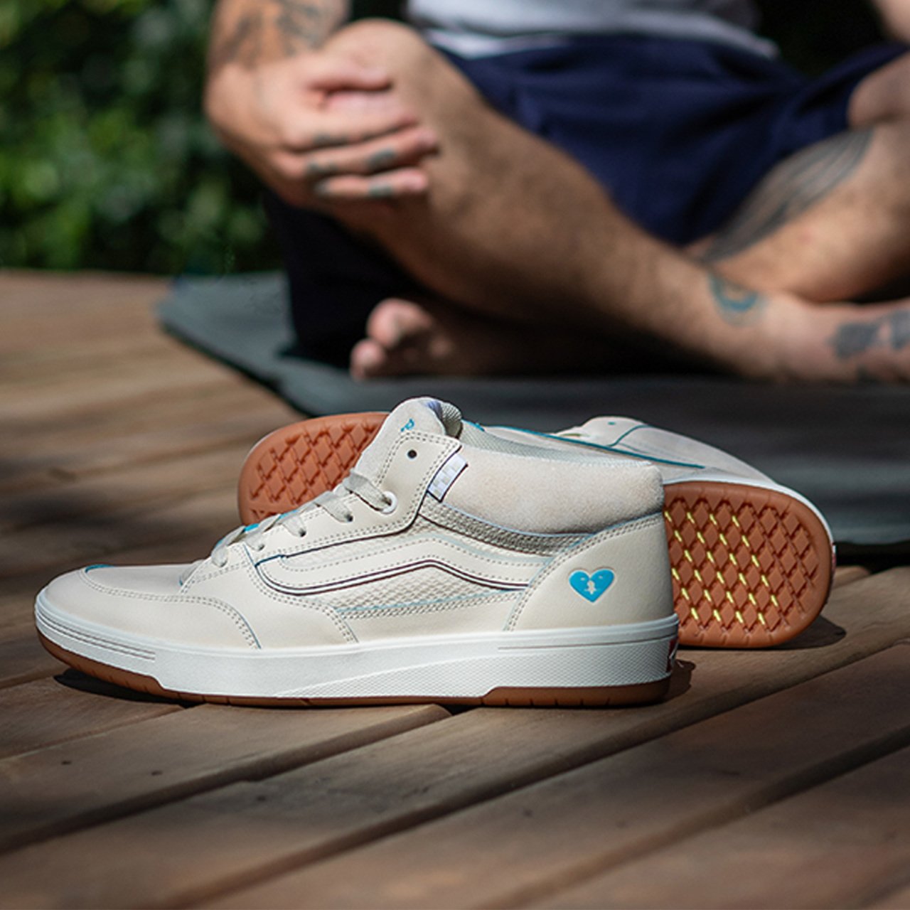 Tenis Skate Zahba Mid Pedro Barros Buttercream Vans