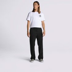 Ajuste, estilo e durabilidade - As Authentic Chino Relaxed Pants são uma opção versátil de calça chino confeccionadas com tecido macio e aprimorado com caimento solto para oferecer mais espaço nas pernas. A Calça Authentic Chino Relaxed Black apresenta os clássicos bolsos frontais chino com um novo bolso para moedas à direita, bolsos traseiros com fechamento de botões e detalhes bordados em "Drop V" para reforço com um toque de tradição Vans.
