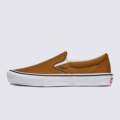 Skate Classics: Ultra resistência no interior para a prática do skate. Completamente redesenhada para o skate moderno, a coleção Skate Classics oferece mais do que os skatistas precisam para permitir evolução máxima. O cabedal de camurça e lona do Tênis Skate Slip-On Duck Canvas Gb Golden Brown com elásticos laterais oferece a aparência icônica que você deseja, trazendo todos os benefícios de desempenho que os skatistas exigem. Das subcamadas reposicionadas Duracap™ e palmilhas Popcush™ ao composto de borracha SickStick™, este tênis slip-on foi desenvolvido para suportar o impacto diário da prática de skate e manter você confortável entre as sessões. O modelo na cor dourada traz aplicação lateral da nova etiqueta Vans em checkerboard.