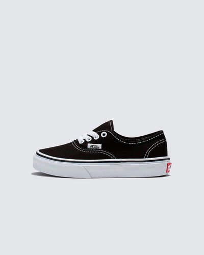 Nascido em Anaheim, Califórnia, em 1966, o Authentic é o estilo original que carrega a tradição da Vans. Originalmente conhecido como Vans #44 Deck Shoes, o Authentic tornou-se um ícone popular e incorporou a atitude “Off The Wall” desde então. Desenvolvido com um perfil simples de cano baixo e cadarço, o Tênis Authentic Infantil Black True White é um clássico Vans construído especialmente para os pequenos. Com cabedal resistente de lona preta, traz ilhós de metal e sola de borracha waffle exclusiva Vans.