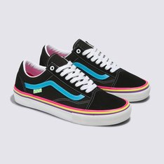 Skate Classics: Ultra resistência no interior para a prática do skate. Completamente redesenhada para o skate moderno, a coleção Skate Classics oferece mais do que os skatistas precisam para permitir evolução máxima. Com cabedal de camurça e lona, o Skate Old Skool™ oferece a aparência icônica que você deseja, trazendo todos os benefícios de desempenho que os skatistas exigem. O Tênis Skate Old Skool Neon Rave Black Neon apresenta cabedal em lona preta durável, com detalhe em sidestripe contrastante em azul neon. Com fechamento em cadarços, apresenta viras laterias de borracha coloridas em neon contrastante nas cores roxo, amarelo e rosa, com ilhós em metal e costura pesponto contrastante no contorno do cabedal e aplicação de etiqueta tecida icônica em checkerboard colorido em verde e branco. 

Características do produto:
• Durabilidade Aumentada - Materiais reforçados Duracap™, textura serrilhada mais profunda nos amortecedores da biqueira e paredes laterais mais altas proporcionam aparência mais tradicional com maior durabilidade e proteção. • Cabedal reconstruído com um contraforte moldado e tiras internas da lingueta que firmam seu pé no lugar e oferecem mais controle da prancha. • Aderência Lendária - O novo composto de borracha de goma SickStick™ é a borracha mais aderente até agora. • Amortecimento PopCusch - O melhor amortecimento e proteção contra impactos com LuxLiner interno. As palmilhas Popcush™ com retorno de energia protegem seus pés enquanto ajudam a reduzir o cansaço das pernas em sessões de skate mais longas. • Estilo Icônico - Uma mistura de camurça e lona de 280g foi usada no cabedal, mantendo a estética do Old Skool™ original.