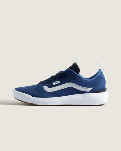 Máximo conforto e aliado de todas as rotinas. Esteja sempre pronto para o inesperado com o Tênis Ultrarange Exo Mte Bright Blue White. Com um solado co-moldado construído em padrão tratorado em waffle - exclusividade Vans - ele maximiza a cobertura, aderência e durabilidade da borracha. A nova entressola UltraCush™ Lite traz conforto e leveza para o calce. O modelo de cano baixo possui cabedal com inspiração na silhueta do icônico Old Skool - em camurça, tecido e sintético azul - totalmente respirável, com biqueira e antepé de borracha renovado, deixando o calce no ajuste ideal. O Exo Skeleton fornece apoio integrado nos dedos e na parede lateral medial, com uma trava de calcanhar para um ajuste seguro. No calcanhar e lingueta, traz puxadores, facilitando o calce. O tradicional skate “Vans Off The Wall” é aplicado na heeltab do calcanhar. Traz etiqueta Vans aplicada na lateral do tênis, enquanto a assinatura “Vans Ultrarange” é aplicada na lingueta. Conforto e estilo dentro e fora das pistas.