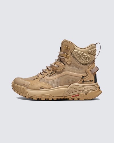 Nossa oferta de calçados mais avançada até agora.

Quando a previsão é imprevisível, o calçado MTE Crestline GORE TEX® atende. Projetado para lidar com trilhas acidentadas e ruas da cidade, sua parte superior impermeável e respirável GORE-TEX proporciona conforto durante todo o ano, faça chuva ou faça sol.

Imagine navegar em terreno escorregadio com a sola com piso que agarra cada passo, enquanto as zonas flexíveis reforçadas com couro garantem durabilidade e mobilidade. Com amortecimento UltraCush™ e clipe de TPU integrado na entressola, você obtém maior estabilidade e conforto, ideal para dias longos e terrenos irregulares, independentemente do clima.

Observação: os sapatos MTE Crestline normalmente têm ½ tamanho pequeno. Recomendamos dimensionar metade do tamanho.