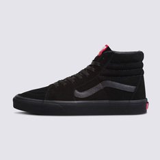 O tênis Sk8-Hi foi introduzido em 1978, originalmente chamado de Style 38 e exibia a agora icônica Vans Sidestripe em uma nova silhueta inovadora de cano alto. Por ter sido apenas o segundo modelo com o marcador reconhecível, antigamente conhecido como “faixa de jazz”, o Sk8-Hi trouxe um visual totalmente novo à família Vans. Honrando aquele primeiro lendário tênis de cano alto, o Tênis Sk8-Hi Black Black é construído com cabedal durável em camurça e lona na cor preta, sidestripe em couro preto e viras laterais em borracha na cor preta. Este tênis com cadarço também possui biqueiras reforçadas, colarinhos acolchoados firmes e o solado emborrachado em waffle exclusivo Vans.