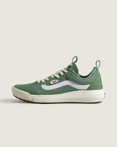 Máximo conforto e aliado de todas as rotinas. Esteja sempre pronto para o inesperado com o Tênis Ultrarange Exo Green. Com um solado co-moldado construído em padrão tratorado em waffle - exclusividade Vans - ele maximiza a cobertura, aderência e durabilidade da borracha. A nova entressola UltraCush™ Lite traz conforto e leveza para o calce. O modelo de cano baixo possui cabedal com inspiração na silhueta do icônico Old Skool - em camurça, tecido e sintético - totalmente respirável, com biqueira e antepé de borracha renovado, deixando o calce no ajuste ideal. O Exo Skeleton fornece apoio integrado nos dedos e na parede lateral medial, com uma trava de calcanhar para um ajuste seguro. No calcanhar e lingueta, traz puxadores, facilitando o calce. O tradicional skate “Vans Off The Wall” é aplicado na heeltab do calcanhar. Traz etiqueta Vans aplicada na lateral do tênis, enquanto a assinatura “Vans Ultrarange” é aplicada na lingueta. Conforto e estilo dentro e fora das pistas.