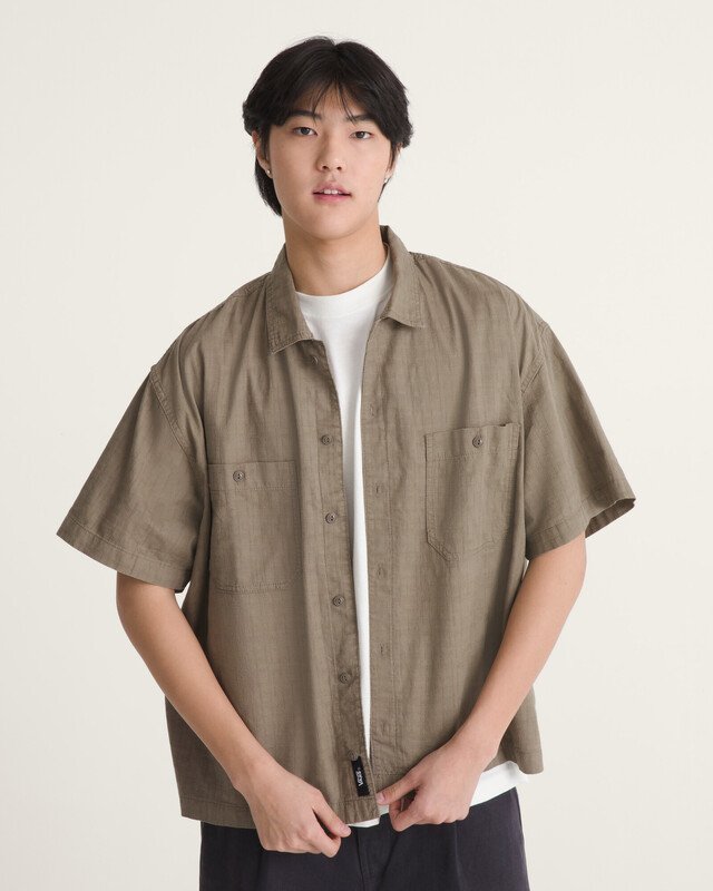 Camisa Manga Curta Larkspur Textured Solid Bungee Cord