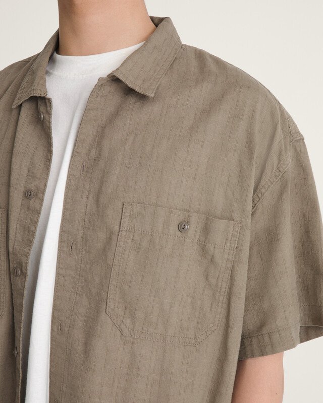 Camisa Manga Curta Larkspur Textured Solid Bungee Cord