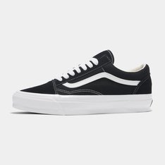 O Style 36, o segundo tênis de skate criado pela Vans, estreou em 1977. Foi o primeiro tênis da Vans a apresentar o icônico Sidestripe™ - também conhecido como "Jazz Stripe" - o Tênis Vault Og Lx Black White se consolidou no cenário mundial como um clássico absoluto, dentro e fora das pistas. Ele foi renomeado para Old Skool™ no início dos anos 90, antes de comemorar seu 30º aniversário e se tornar oficialmente um Vans Classic. Os tênis Premium Old Skool 36 têm detalhes de design na silhueta, incluindo uma parede lateral mais alta e brilhante, com uma costura destacada.