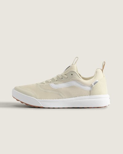 Máximo conforto e aliado de todas as rotinas. Esteja sempre pronto para o inesperado com o Tênis Ultrarange Rapidweld 1.0 Sandshell White. Com um solado co-moldado construído em padrão tratorado em waffle - exclusividade Vans - ele maximiza a cobertura, aderência e durabilidade da borracha. A nova entressola UltraCush™ Lite traz conforto e leveza para o calce. O modelo de cano baixo possui cabedal com inspiração na silhueta do icônico Old Skool - em camurça, tecido e sintético - totalmente respirável, com biqueira e antepé de borracha renovado, deixando o calce no ajuste ideal. O Exo Skeleton fornece apoio integrado nos dedos e na parede lateral medial, com uma trava de calcanhar para um ajuste seguro. No calcanhar e lingueta, traz puxadores, facilitando o calce. O logo “Vans Off The Wall” é aplicado na heeltab do calcanhar. Já a original Flag vem na lateral do tênis, enquanto a assinatura “Vans Ultrarange” é aplicada na lingueta. Conforto e estilo dentro e fora das pistas.