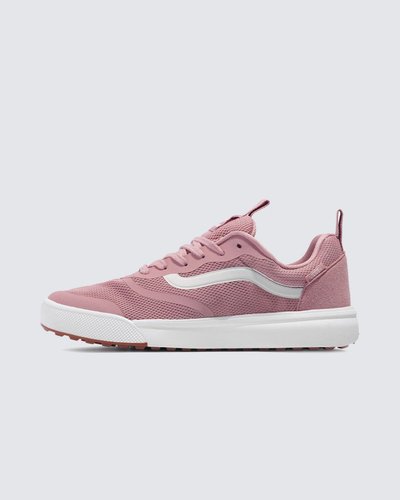 O UltraRange Rapidweld foi adicionado à família Vans para atender a necessidade dos atletas de alto nível: um tênis versátil que ao mesmo tempo proporcionasse conforto em longas viagens ao redor do mundo. O modelo apresenta um composto de entressola UltraCush atualizado, oferecendo o máximo em conforto e amortecimento, além de uma confecção de encaixe em forma de meia LuxLiner - com partes internas sem costura para reduzir o peso, atrito e pontos quentes. O Tênis Ultrarange Rapidweld Mte Foxglove apresenta uma silhueta com uma estética totalmente limpa, que o levará para todos os lugares. Feito com cabedais de camurça sintética e tecido respirável, o solado é durável em uma borracha co-moldada e mini tratorada.