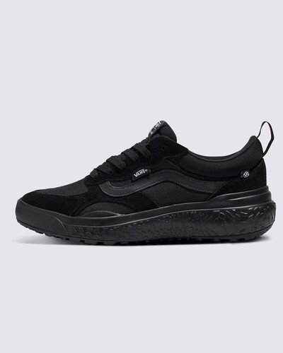 Para a temporada, a equipe da Vans repensou, re-Projetou e reconstruiu cada parte da estética e tecnologias do ultrarange para torná-lo mais sustentável. A renovação do Tênis Ultrarange Neo Vr3 Black Black apresenta entressola Ecocush™ moldada com espuma 50% bio-based, construção leve, sola de borracha Ecorubber™ de fontes renováveis e cabedal respirável em knit verde projetado com 50% Algodão Orgânico, 34% Rpet, 14% Nylon Reciclado E 2% Spandex, para reduzir o desperdício na produção em comparação com o cabedal tradicional de corte e costura da Vans. O Ultrarange Vr3 é a manifestação de uma ideia: que não se trata de para onde vamos, mas de como chegamos lá. A equipe da Vans traçou metas ambiciosas de sustentabilidade. Grandes ou pequenos, todos os esforços se somam a mudanças positivas. Para poder estampar o logotipo Vr3 Checkerboard Globe, pelo menos 30% do produto deve ser feito de materiais reciclados, renováveis e/ou regenerativos. Para saber mais sobre a Vans e sua jornada de materiais sustentáveis, acesse: vans.com.br/sustentabilidade.