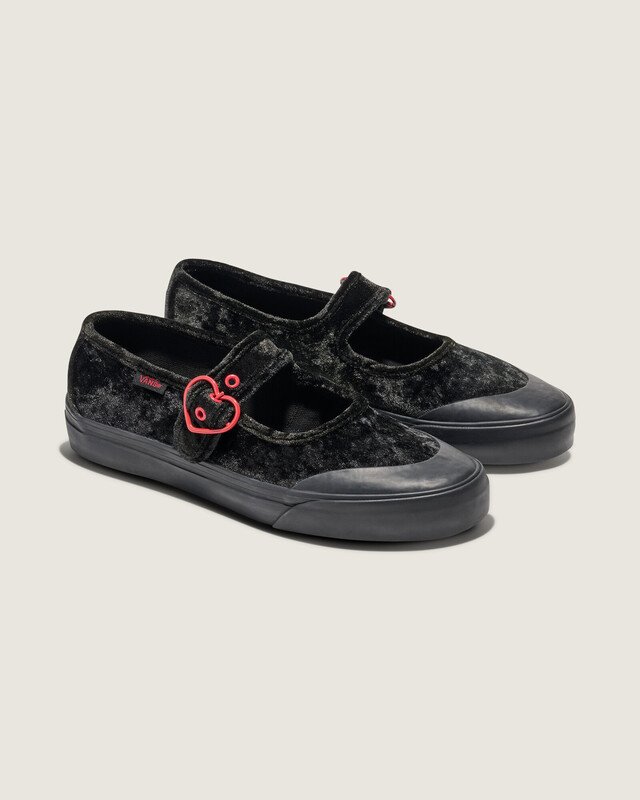 Tênis Mary Jane Hearts Black Red