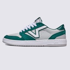 Conforto elevado encontra estilo atemporal

O Lowland 2.0 pega tudo o que é amado no Lowland e desenvolve-o, oferecendo uma nova mistura da herança inspirada no esporte e da inovação moderna da Vans. Com um ajuste atualizado para maior conforto e uma sola de borracha durável que substitui a tecnologia ComfyCush, ele foi construído para uso duradouro sem comprometer o estilo. Perfeito para quem valoriza versatilidade e autenticidade.