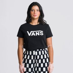 Clássico Vans é atemporal. Autenticidade “Off The Wall” na essência. Um visual tradicional que nunca sai de moda. A Camiseta Flying V Crew Black é icônica e não passa despercebida. De silhueta clássica com corte mais ajustado ao corpo, a camiseta feminina preta de manga curta Vans é confeccionada em algodão 100%, gola canelada, costuras aparentes em pespontos nas mangas e barra, com etiqueta tecida com logotipo Vans aplicada na lateral. Apresenta estampa frontal icônica com assinatura Vans em “Drop V” centralizado na altura do peito, em silk à base d’água. Perfeita para todos os momentos.