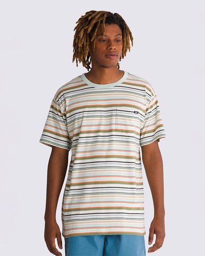 Com listras de fios tingidos em toda a peça para um look atemporal, a Camiseta Cullen Ultrarange Neo Vr3 Pale Aqua é confeccionada em algodão macio. O modelo de manga curta com gola redonda apresenta bolso frontal na altura do peito, no lado esquerdo, com aplicação de etiqueta tecida Vans.