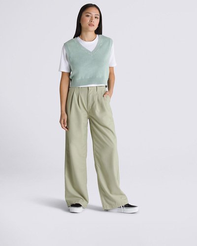 Ajuste, estilo e durabilidade. A Calça Alder Relaxed Pleated Upland Elm é uma opção versátil de calça chino confeccionada em tecido macio e aprimorado com caimento mais solto e relaxado, com espaço amplo nas pernas. O modelo plissado com detalhe de pregas na parte frontal, traz os clássicos bolsos frontais chino e fecho frontal em zíper, proporcionando conforto durante todo o dia, dentro e fora das pistas.