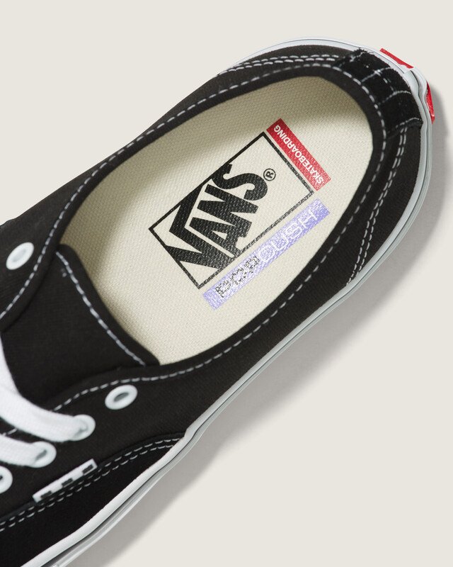 Tênis Skate Authentic Black White