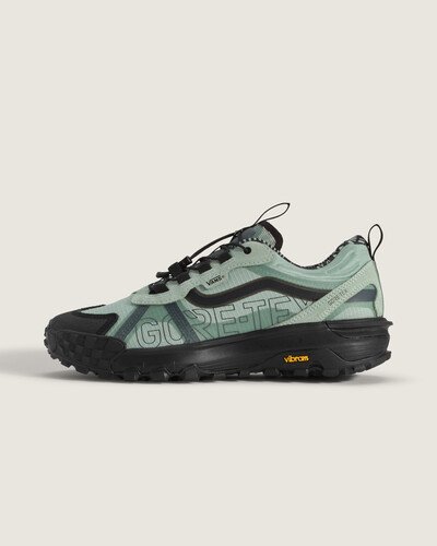Vá de “Off The Wall” para “Off The Grid” com o Tênis Mte Crosspath Black Dusty Olive. Projetado para a exploração diária e pronto para qualquer terreno, o modelo possui um solado Vibram que proporciona aderência e estabilidade incomparáveis. Além disso, o cabedal repelente à água protege você de condições úmidas, com uma entressola UltraCush que proporciona amortecimento macio e conforto o dia todo.