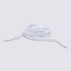 O Cadarço Vans White é um acessório confeccionado em 100% poliéster com 137 cm de comprimento. Pode ser usado em um tênis de 8-10 ilhoses de cada lado. Na cor branca, esse modelo combina com todos os seus clássicos. Vendido separadamente.