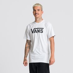 Fundada na Califórnia em 1966, a Vans está envolvida com a cultura de rua, artes, música e ligada ao skate e à evolução do esporte, sem perder a essência. Dos clássicos aos modernos, a Vans possui uma enorme variedade de modelos de tênis, roupas e acessórios, sempre mantendo o estilo "Off The Wall". A Camiseta Vans Classic White Black de manga curta, possui o logo Vans em "Drop V" estampado na altura do peito, em silk à base d’água. Traz etiqueta tecida Vans aplicada na manga, gola canelada, costura reforçada nos ombros e é confeccionada em 90% algodão e 10% poliéster. Tipo de caimento: clássico. O modelo tem 1,82m de altura e veste tamanho M.