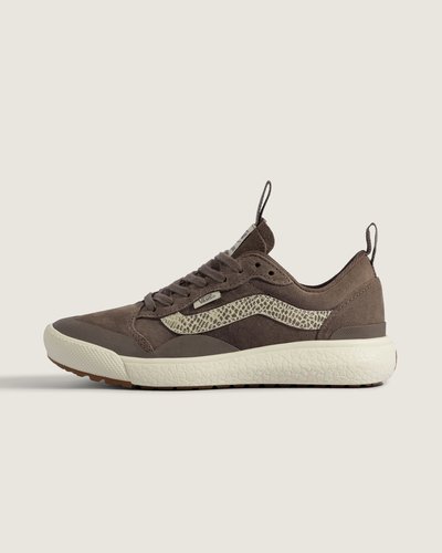 Sempre pronto para o inesperado. O que significa estar “pronto para tudo”? Com o Tênis Ultrarange Exo Se Mte Python Taupe, você certamente descobrirá. Este modelo não só resiste à viagem, mas também o mantém confortável nas situações mais desconfortáveis. Construído com materiais de edição especial, detalhes RapidWeld atualizados, uma parte superior respirável inspirada no Old Skool e uma biqueira e formato do antepé de borracha renovados, ele foi projetado para proporcionar um ajuste ideal sem sacrificar o DNA do design da Vans, este é o UltraRange evoluído.
