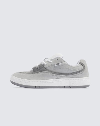 Uma silhueta obscura dos anos 90 ganha vida nova. O Tênis Speed Tonal Retro Skate Lunar Rock é um modelo de arquivo obscuro da linha de skate feminino do outono de 1998, ressuscitado para hoje. Feito com partes superiores em camurça e malha que imita o design original, esta versão reinventada do Speed apresenta cores clássicas que utilizam painéis rápidos para um visual em camadas. A sola modernizada de meados dos anos 90 e a marca na língua moldada elevam ainda mais esse estilo retrô.