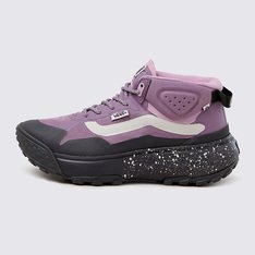 “You are Made for the Elements”. Estes são os seus Vans. Inspirado em atividades ao ar livre e baseado em aventura, o Tênis Crosspath Mid Mte Grape oferece novos níveis de versatilidade para facilitar o dia a dia. Extremamente versátil e repleta de conforto, esta silhueta de cano médio repelente à água oferece uma entressola em EVA de base biológica projetada para amortecimento máximo combinada com uma sola All-Trac atualizada, projetada para melhorar a tração em qualquer terreno. Onde quer que seu estilo de vida ativo o leve, temos tudo o que você precisa para explorar o dia todo. Com o logotipo Vans Checkerboard Globe, este produto é feito de pelo menos 30% de um ou uma combinação de materiais reciclados, renováveis ??e/ou regenerativos.Para saber mais sobre a Vans e sua jornada em direção a materiais sustentáveis, acesse www.vans.com.br/sustentabilidade.