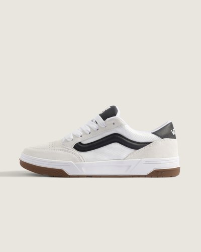 Sempre em alta. Inspirado nos estilos de skate do início dos anos 2000, com um perfil bufante e detalhes oversized. O Hylane é um tênis inspirado no skate Y2K que reinterpreta nossa silhueta Upland de 1999. O Tênis Hylane Mesh White Gum traz referências do passado que  coexistem com detalhes de design sofisticados, como a Sidestripe 3D brilhante e logotipos bordados, enquanto a estrutura robusta e a língua de skate bufante proporcionam um visual e sensação retrô. Com uma entressola com textura exclusiva em V entrelaçado, o Hylane transforma uma estética old school em um item essencial do guarda-roupa atual.