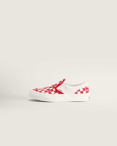 Apresentado pela primeira vez em 1977 como VANS #98, o Classic Slip-On se tornou um ícone do legado VANS. O Tênis Slip-On Valentines Infantil combina material têxtil de fibra vegetal com construção vulcanizada e solado waffle para aderência. Forro acolchoado e perfil slip-on que oferece flexibilidade, liberdade de movimento, conforto e suporte essenciais ao DNA VANS