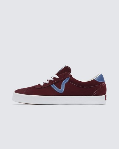 Inspirado nos clássicos da Vans, o Sport Low é uma interpretação moderna dos estilos retrô icônicos da década de 90 da Vans, mantendo viva a herança e todo o legado da época. O modelo recria o visual da silhueta original do Skate Vans Sport. Desde o colarinho mais baixo e aberto até a língua estendida, passando pela marcante Sidestripe com design exclusivo em "V" e pelos detalhes coloridos, o Tênis Sport Burgundy Deep Blue de cano baixo vulcanizado combina perfeitamente uma estética inspirada no skate, com detalhes retrô únicos.