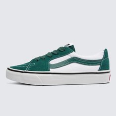 O revolucionário Sk8-Hi transformado em um tênis de cano baixo atemporal. Uma versão adaptada do lendário tênis de cano alto, o Tênis Sk8-Low 2-Tone Rain Forest traz a estética familiar da sidestripe contrastante, com uma proposta totalmente nova na maneira de vestir esta silhueta icônica. Além dos cabedais clássicos de lona e camurça que imitam a contraparte mais alta, o tênis de cano baixo é fácil de usar e traz à tona todos os detalhes que preservam a essência do original.