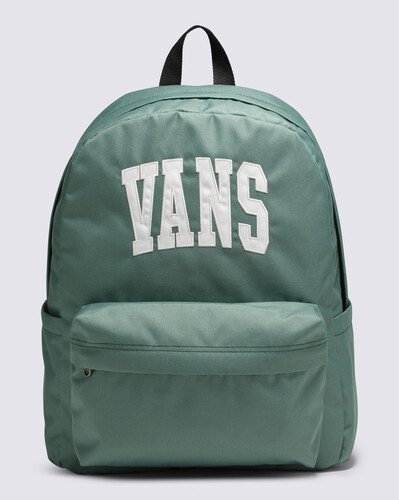 Esteja sempre pronto para todas as situações. As mochilas agregam praticidade, comportam tudo o que você precisa carregar na correria e possuem aquele estilo autêntico que só a Vans proporciona. A Mochila Old Skool Check Backpack Warm Weather Dark Forest é clássica com um design versátil. Na cor verde, confeccionada em poliéster reciclado, apresenta fechamento em zíper com um compartimento interno grande que comporta notebook de até 15’’ com segurança. Possui bolso externo com organizador que facilita na organização de cabos, canetas e outros itens importantes de acesso rápido. As alças da mochila são ajustáveis e acolchoadas, proporcionando conforto.Traz patch bordado com assinatura Vans® aplicado na parte frontal, trazendo um toque urbano e descolado. A equipe da Vans estabeleceu metas ambiciosas de sustentabilidade. Grandes ou pequenos, todos os esforços resultam em mudanças positivas. Para ganhar o logotipo do globo Checkerboard, pelo menos 30% do produto deve ser feito de um ou uma combinação de materiais reciclados, renováveis ??e/ou regenerativos.Para saber mais sobre a Vans® e sua jornada em direção a materiais sustentáveis, acesse www.vans.com.br/sustentabilidade.