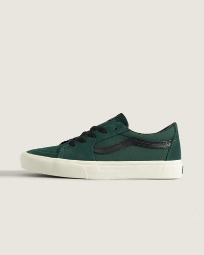 Um clássico do skate certificado. O estilo lendário, redefinido com recursos modernos para o skate atual. Completamente redesenhada para o skate moderno, a coleção Skate Classics oferece mais do que os skatistas precisam para progredir ao máximo. Feito com cabedal clássico de camurça e lona, ??o Tênis Sk8-Low Emerald Marshmallow oferece o visual icônico que você deseja, ao mesmo tempo em que oferece todos os benefícios de desempenho que os skatistas exigem.