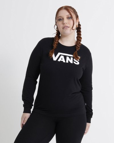 Fundada na Califórnia em 1966, a Vans está envolvida com a cultura de rua, artes, música e ligada ao skate e à evolução do esporte, sem perder a essência. Dos clássicos aos modernos, a Vans possui uma enorme variedade de modelos de tênis, roupas e acessórios, sempre mantendo o estilo "Off The Wall". A camiseta Flying V Classic Black feminina de manga longa preta possui logo Vans em "Drop V" em branco aplicado na altura do peito. Traz etiqueta tecida Vans aplicada na lateral. Confeccionada em 100% algodão, apresenta gola e punhos canelados. Tipo de caimento: boyfriend. A modelo tem 1,75 e veste tamanho P.
