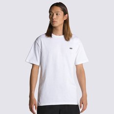 Confortável para usar todos os dias. Durável o suficiente para que você faça isso. Todo mundo precisa de uma camiseta em que possa confiar. A Camiseta Off The Wall Classic White de manga curta vai acabar com sua busca pela camiseta perfeita para que você possa se concentrar nas coisas mais importantes. Com uma estampa interna no padrão waffle - que afasta a umidade da pele - esta camiseta mantém você confortável e seco, enquanto o fio resistente proporciona durabilidade e minimiza o encolhimento. Com gola canelada e costuras reforçadas nos ombros, acabamentos premium da Vans, a camiseta branca traz aplicação de patch bordado preto com assinatura Vans, na altura do peito no lado esquerdo e vem com uma presilha em estampa checkerboard para pendurar em cabides. Tipo de caimento: clássico. O modelo tem 1,82m de altura e veste tamanho M.