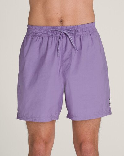 Conforto e estilo são aliados que carregam a essência Vans em todas as peças clássicas. A Boardshort Purple Haze é confeccionada em algodão e poliamida com forro de malha, proporcionando maior conforto durante o uso. Com silhueta relaxed, o modelo traz bolso lateral estilo faca, elástico no cós e cordão para ajuste frontal falso, com loop para prender chaves no cós traseiro direito. Uma peça tradicional Vans que agrega o estilo “Off The Wall”, compondo um visual totalmente despojado. O modelo tem caimento solto, permitindo a mobilidade e a secagem mais rápida fora da água. Com aplicação de etiqueta tecida Vans na perna esquerda. Para curtir e descansar.