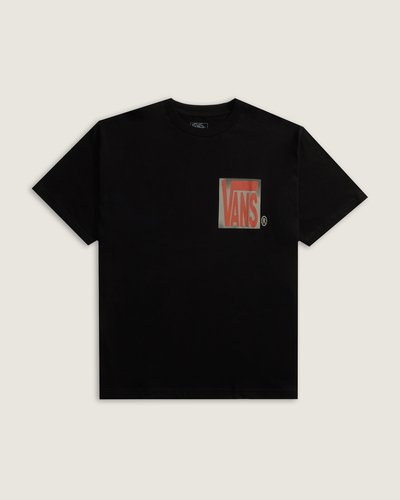 Com a estampa desgastada que remete ao visual vintage, a Camiseta Manga Curta Stack Crackle Black apresenta um pequeno logo quadrado no peito e uma aplicação nas costas com o letreiro 'OFF THE WALL'. Modelo classic fit em malha knit de algodão, com gola redonda e mangas curtas de barra reta, oferece conforto e mobilidade. Gráfico autêntico que traz personalidade streetwear sem excessos.