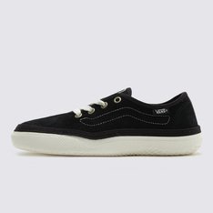 O estilo inconfundível Vans aliado com proteção combinam com todas as aventuras. “Off The Wall” é passar de geração em geração o exemplo sustentável com responsabilidade para os amantes de esportes de ação. Visando um futuro mais sustentável, o Tênis Circle Vee Suede Black Marshmallow é construído em tecido tipo lona preta, com a icônica sidestripe Vans bordada na lateral. Com silhueta sk8-hi, o modelo possui palmilha VR3Cush™, produzida com pelo menos 70% de espuma EVA de base biológica parcialmente derivada de plantas. Já a tecnologia exclusiva do solado EcoWaffle é produzida a partir de uma composição inédita que utiliza borracha natural ao invés de materiais sintéticos derivados de petróleo. Para complementar o visual e o lifestyle Vans, o tênis traz a original flag aplicada no colarinho e a heeltab com o logo “Vans Off The Wall” no calcanhar.Aproveite a Vans Black Friday e adquira já seu novo produto Off The Wall