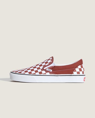 Apresentado pela primeira vez em 1977 como VANS #98, o Classic Slip-On se tornou ícone da VANS pela facilidade de uso e design reconhecível. O Tênis Slip-On conta com cabedal em tecido com estampa checkerboard, elásticos laterais para ajuste rápido e entressola vulcanizada sobre sola waffle que garante contato e aderência. Palmilha acolchoada e construção flexível entregam conforto.