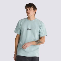 Carregando as tradições da Vans, a Camiseta Lower Corecase SS Gray Mist Black de manga curta é confeccionada em algodão com gola redonda. Com ajuste clássico, traz estampa frontal exclusiva com assinatura Vans® centralizada na altura do peito, em silk à base d’água. Isso é “Off The Wall” na essência. Para usar nas pistas, no rolê e compor um visual descontraído com muito estilo.