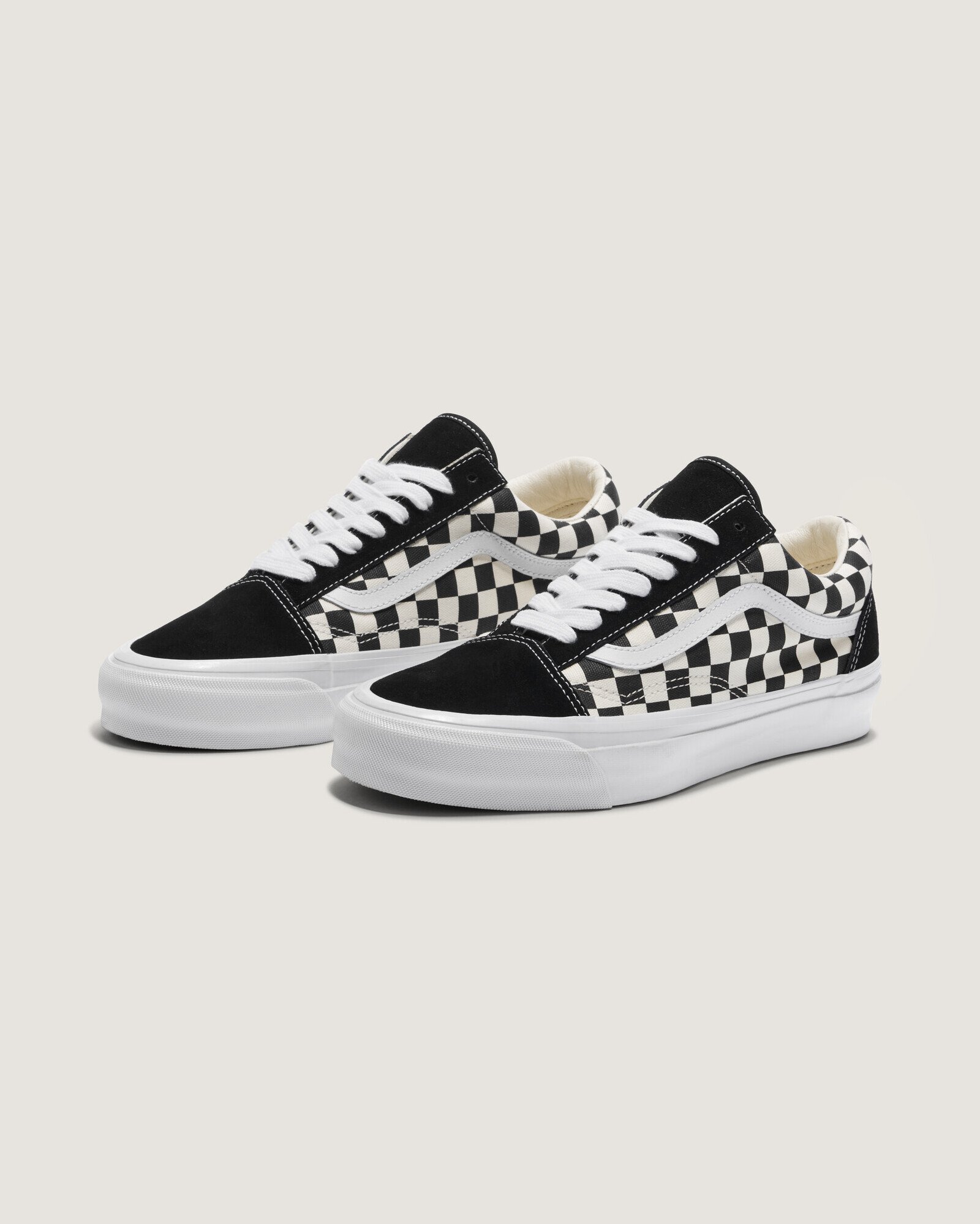 Hires-Vans-V1004000700006-02.jpg