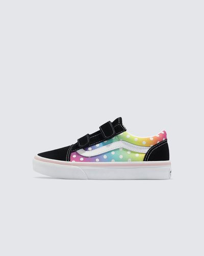 Feito especialmente para proporcionar o calce seguro e confortável dos pequenos, o Tênis Old Skool Rainbow Glow Black Multi Infantil homenageia o icônico tênis com Sidestripe™, substituindo os cadarços tradicionais por fechos duplos de velcro. Com cabedal durável de camurça e lona, com estampa icônica com detalhe em brilho, este modelo de cano baixo proporciona um ajuste fácil e seguro, mantendo o conforto dos pequenos durante todo o dia. O tênis apresenta biqueiras reforçadas, colarinhos acolchoados de suporte e sola de borracha waffle exclusiva Vans.