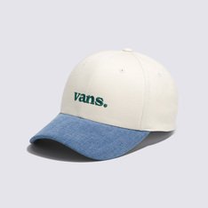 A essência “Off The Wall” é referência dentro e fora das pistas de skate. Indispensável, o boné é um acessório atemporal e agrega originalidade no seu estilo. O Boné Vans 66 Structured Jockey Marshmallow traz referência às origens Vans e não passa despercebido. Um clássico que carrega personalidade e deixa sua presença marcante. Isso é “Off The Wall”. O modelo de aba curva traz o design tradicional e irreverente da Vans. Confeccionado em tecido de algodão, com seis painéis, o boné apresenta aplicação frontal de patch bordado com assinatura icônica Vans®. O modelo possui tamanho único, com regulagem no snapback.