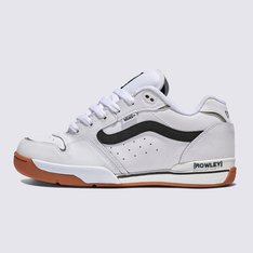O sapato clássico de Geoff Rowley retorna

Direto do arquivo da Vans, o Skate Rowley XLT está de volta e pronto para rodar. Lançado pela primeira vez em 2001, este sapato de skate de cano baixo traz as vibrações do skate dos anos 90 e início dos anos 2000 com uma língua inchada, gáspea mais curta e cano grosso no tornozelo. Quer você seja um skatista original ou esteja apenas começando, o Skate Rowley XLT é um item básico atemporal de uma das eras mais lendárias do skate.