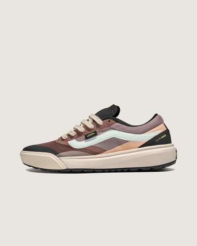 Aventura pronta. Em qualquer lugar, a qualquer hora

A vida raramente corre como planejado, mas o MTE UltraRange 2.0 RW mantém você em movimento em cada reviravolta. Sua parte superior respirável, reforçada com sobreposições Rapidweld sem costura, atinge o equilíbrio perfeito entre durabilidade e um ajuste leve e adaptável. As entressolas UltraCush Lite suavizam cada passo para combater a fadiga em dias longos, enquanto as solas waffle reversas proporcionam tração que aumenta a confiança em terrenos imprevisíveis. Construído para oferecer estabilidade e conforto quando a viagem o tira do rumo, este é o sapato que prospera onde outros vacilam.